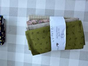 Metre 500126 - 4 Fat Quarters. Product thumbnail image